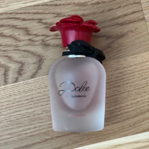 Dolce&Gabbana Rosa Excelsa - Ny pris 1000kr, säljer för 250kr. Förpackning finns tyvärr inte tillgänglig, men den är full och bara testad! 