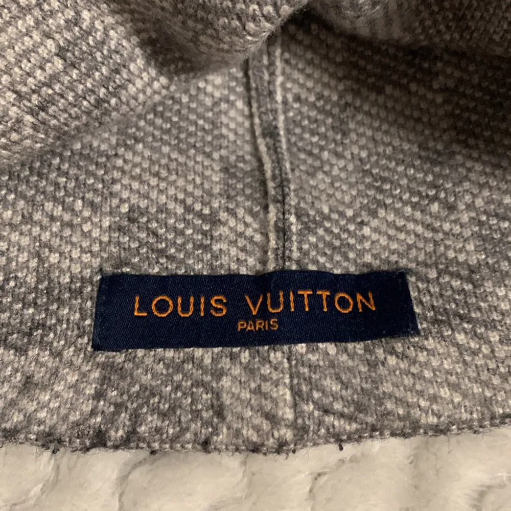 En Louis Vuitton mösssa, som är aa kopia, den är jätte fin och skön att ha på sig.. Accessoarer.