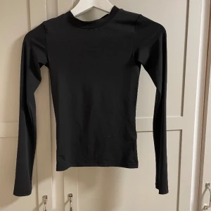 Tröja från Alhoba  - Fin åtsittande tröja från Lova widebergs märke 🫶🏼🫶🏼