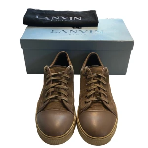 Lanvin skor - Lanvins i bra skick. Använt, men bra skick. Uk 11 (storlek 11)  vilket motsvarar ca storlek 46. Beige/bruna Lanvins sitter stort i storlek.  Hör av er vid intresse 🙂