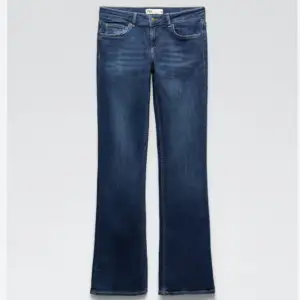 Säljer mina snygga Lågmidjade jeans ifrån zara!💗