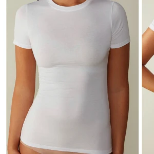 Intimissmi tshirt - Säljer min jättefina, nästintill oanvända, intimissmi tshirt då jag tycker att den är aningens för lång på mig. Jätteskönt material!