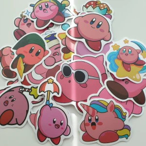 25st kirby klistermärken, stickers, pyssel  - Klistermärken/stickers  Motiv: kirby  Antal: 25st Skick: nya/oanvända  Kul att använda till pyssel, scrapbooking och annat.