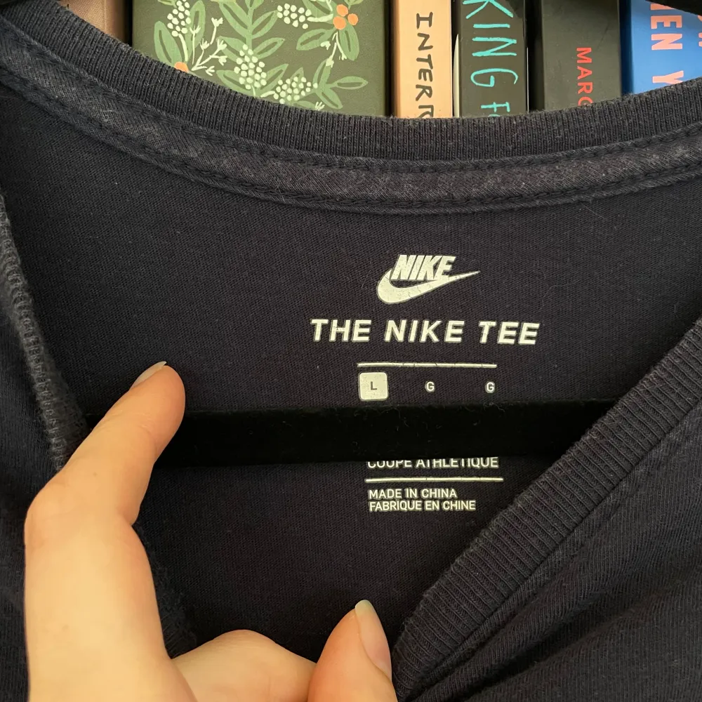 Marinblå Nike tshirt. T-shirts.