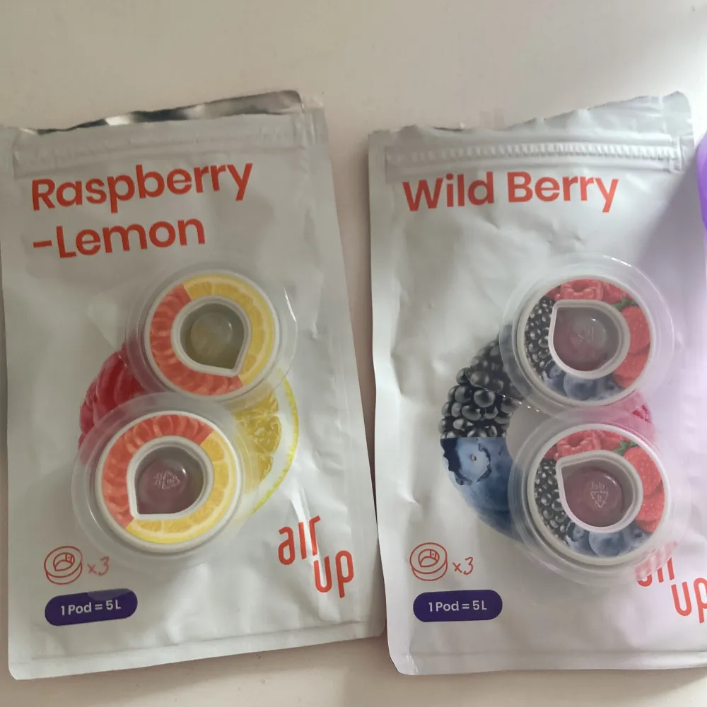 Air up poddar i smakerna wild berry och rasberry-lemon, säljer två oöppnade poddar från varje smak då jag smakade och inte gillade de, båda paketen för 105 eller ett för 55kr köp med köp nu funktionen men skriv till mig först! Alltid post bevis!!💘. Övrigt.