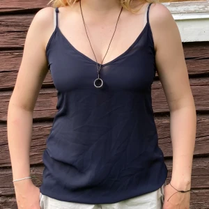 NA-KD Linne  - Linnet är i fint skick och är perfekt för varma sommar dagar. 