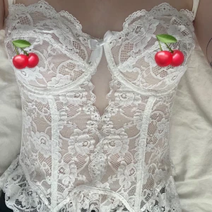 Corset  - Vit Corset. Köparen står för frakt.