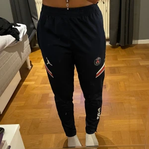 Psg byxor - Säljer mina psg byxor då de är försmå för mig, aldrig använda så helt som nya. Köp helst inom plick💕