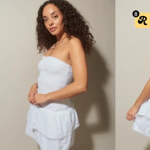 Vit klänning  - Populär kläning köpt från Gina för 500kr, är helt slut sålt på hemsidan. Använt en gång. SKRIV FÖR BILDER då dne är färgad där inne men syns inte 