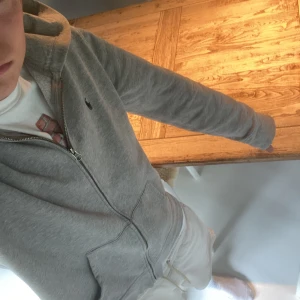 Ralph lauren zipper - Fet Ralph lauren zipper till ett pangpris 💥 ❗️ . Storlek (18-20)  Skick 9,8/10 ⚠️Många som vill ha så snart såld⚠️