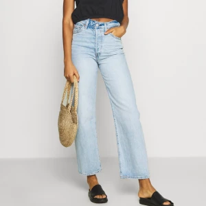 Levis ribcage straight ankle - Blåa Levis ribcage i strl 25