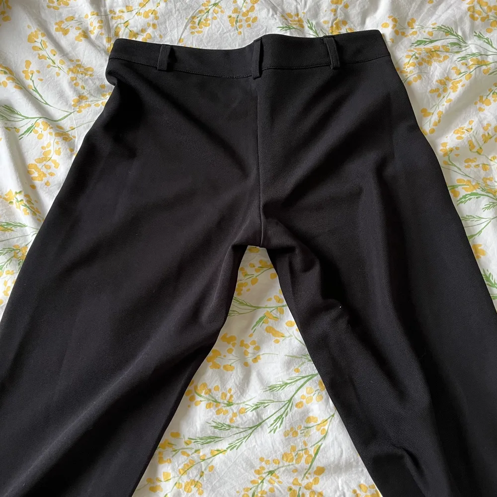 Lowwaisted kostymbyxor ifrån nelly, aldrig använda, nypris 399kr 🫶🫐. Jeans & Byxor.
