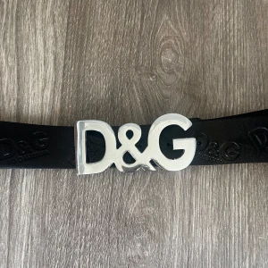 Bälte - Dolce&Gabbana bälte köpt utomlands, välanvänd. Skriv för mer frågor/ diskutera pris m.m💕