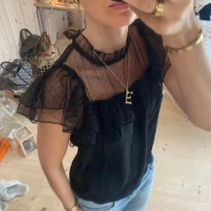 Snygg blus - Säljer denna supersöta blus! Pris kan diskuteras💞💞 inga defekter