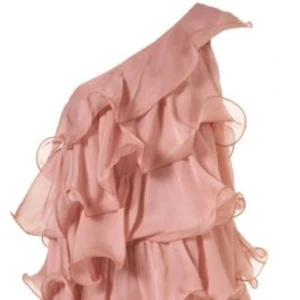 Rosa fest/sommar klänning🍸🩷 - Söker denna fina rosa fest/sommar klänning🤗Om du har en som är uppe, järna kontakta mig då🥰🐆