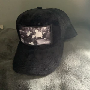 GUKKI keps  - Säljer en keps av gurkis som använd få gånger 