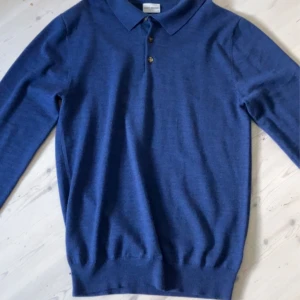 John Henrik Långärmad piké - Säljer min John Henrik långärmad piké i storlek S. Köpt ny pris i butik för 999. Skick 10/10