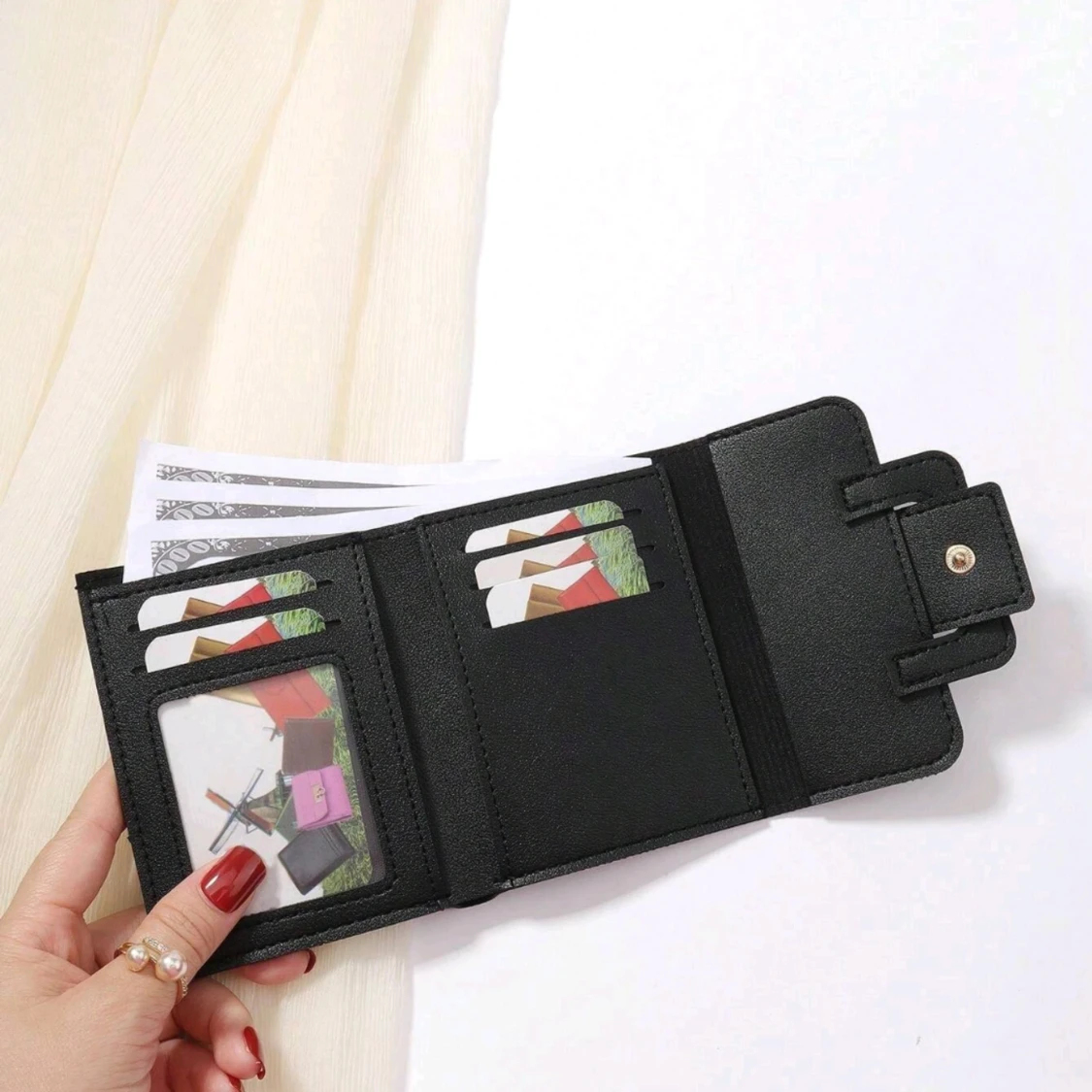 En svart plånbok  - 90