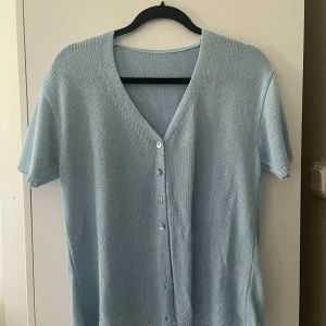 Vintage topp - Ljusblå. Gott skick. 
