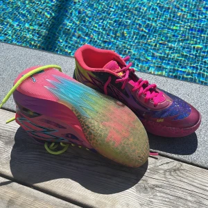 PUMA MB.02 BE YOU - Skitsnygga skor. Måste tyvärr sälja för att jag bara får ha Nike skor. Storlek 41 (26.5cm)