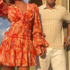 Orange klänning - Söker denna klänning från NAKD i xs, skriva gärna om ni säljer eller vet nån som säljer🫶🏻