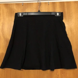 2st mini kjolar - En tight xs  En skater xs-s
