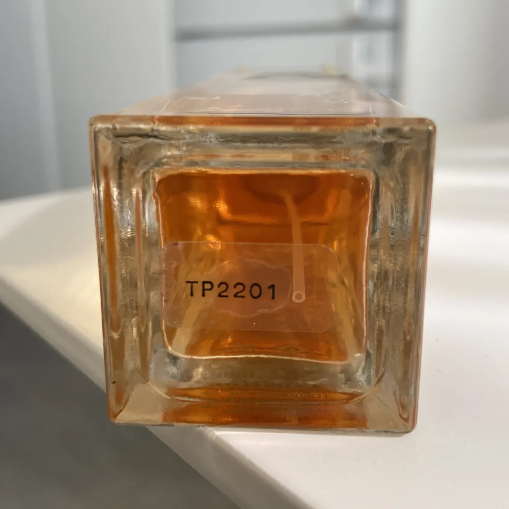 Säljer denna Michael kors parfymen sexy Amber edp i 100 ml från början. Avgör mängd själva. Kolla igenom alla bilder för info! . Övrigt.