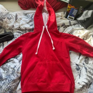 Söt röd hoodie  - Aldrig använd❤️