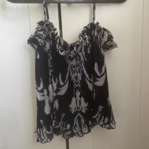 Linne h&m - Super fint mönstrat linne, knappt använd💕perfekt inför sommaren