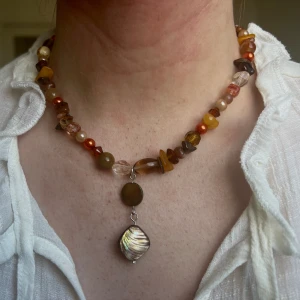 Handgjort halsband  - @bladhsmycken på Instagram 