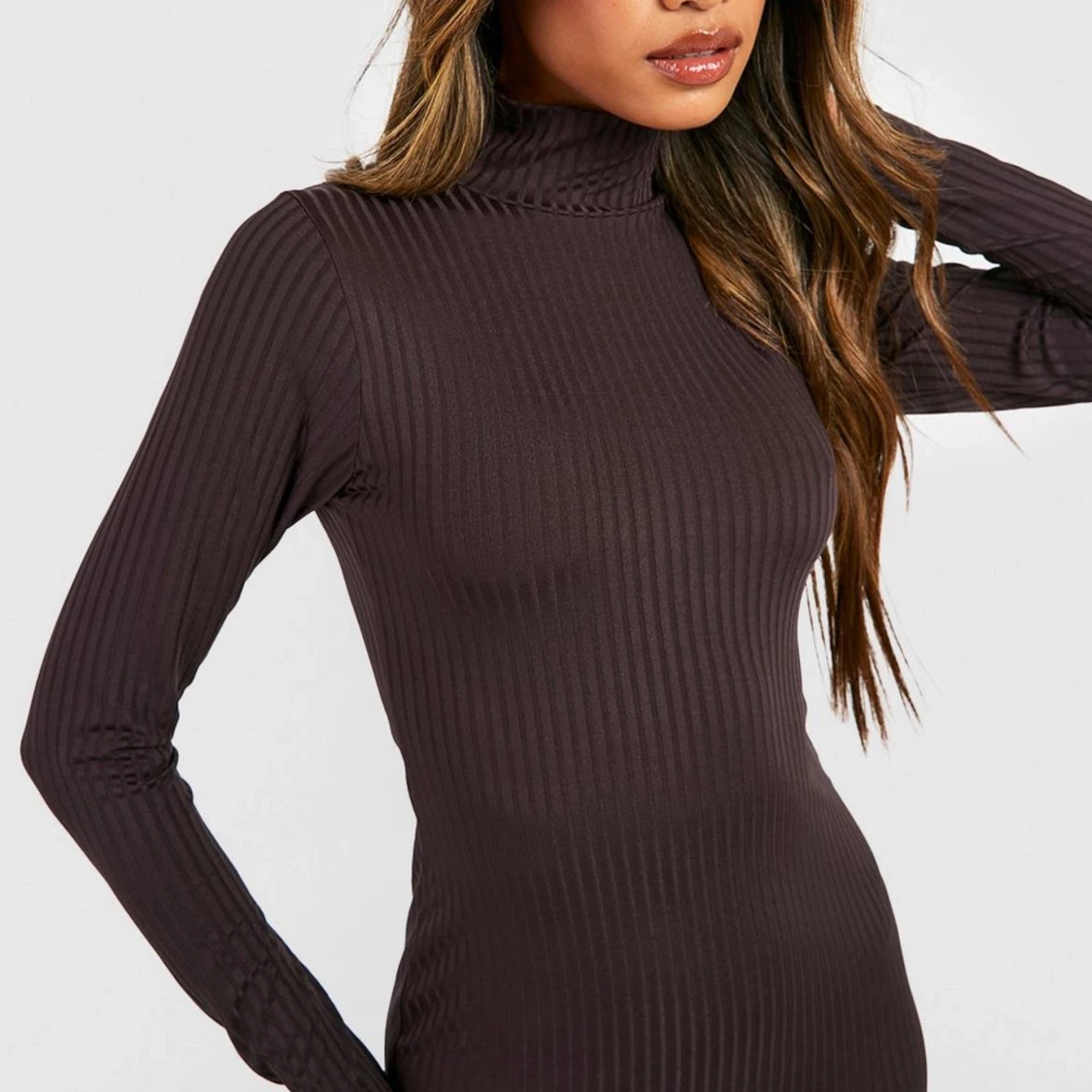 Rimmad midiklänning med polokrage - 90