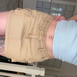 Kjol - Stretchig, skön och oanvänd kjol säljes!