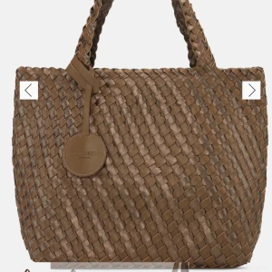 Ilse jacobsen - Säljer min vändbara ilse Jacobsen väska i brun/metallicfärg. Köpt för 900kr och är i jättefint skick. Säljer för 500