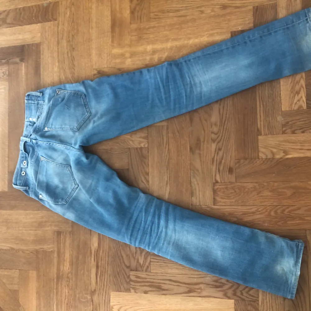 Lågmidjade jeans topp skick! Köpta second hand, säljer pga är för korta för mig. . Jeans & Byxor.