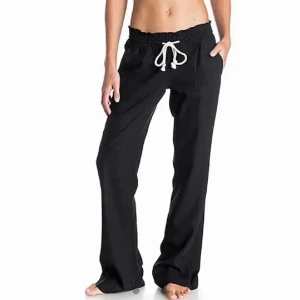 Roxy linnebyxor  - Hej, jag säljer mina Roxy linnebyxor i storlek xs, dem är tyvärr för korta för mig annars super fina, dock ett litet litet hål på baksidan som man inte tänker på! Inte använda alls många gånger.