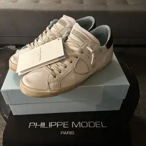 Philippe model skor i mycket bra skick 8/10 | storlek 42 | allt og medföljer | skriv vid minsta fundering 💭 