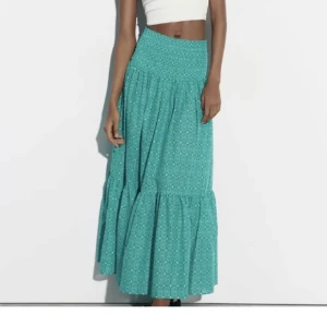 Söker denna Sjukt fin Zara kjol - SÖKER! ❤Tveka inte att höra av er om ni har en sånhär eller någon annan fin kjol och vad ni skulle kunna sälja för💋❤ 