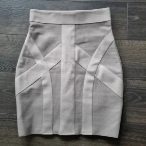 Grå kjol - Storkel s. Sretch.