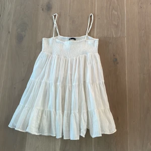 Vit klänning - Vit klänning 