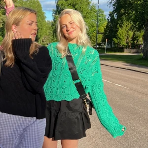Grön stickad tröja  - Grön stickad tröja, perfekt till sommaren!!💚