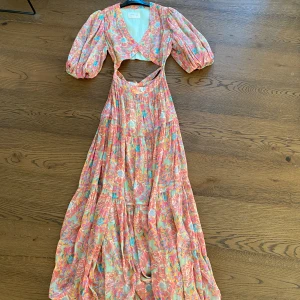 By Malina klänning - Långklänning från By Malina i storlek XS🤍