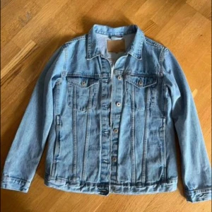 Jeans jacka  - En oversize Jeans jacka ny endast provad. 