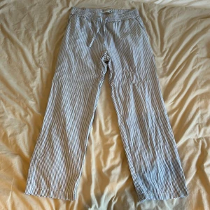 Randiga linne byxor - Ett par skott snygga randiga ”linne byxor” från lager 157. 