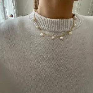 Sjukt fint halsband med pärlor från Sophie by sophie i nyskick!   