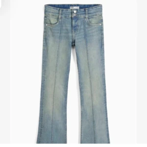 Lågmidjade jeans  - Super snygga lågmidjade jeans från berhska, slutsålda överallt, storlek 36 och passar mig perfekt i längden som är 168🥰 tryck gärna på köp nu 