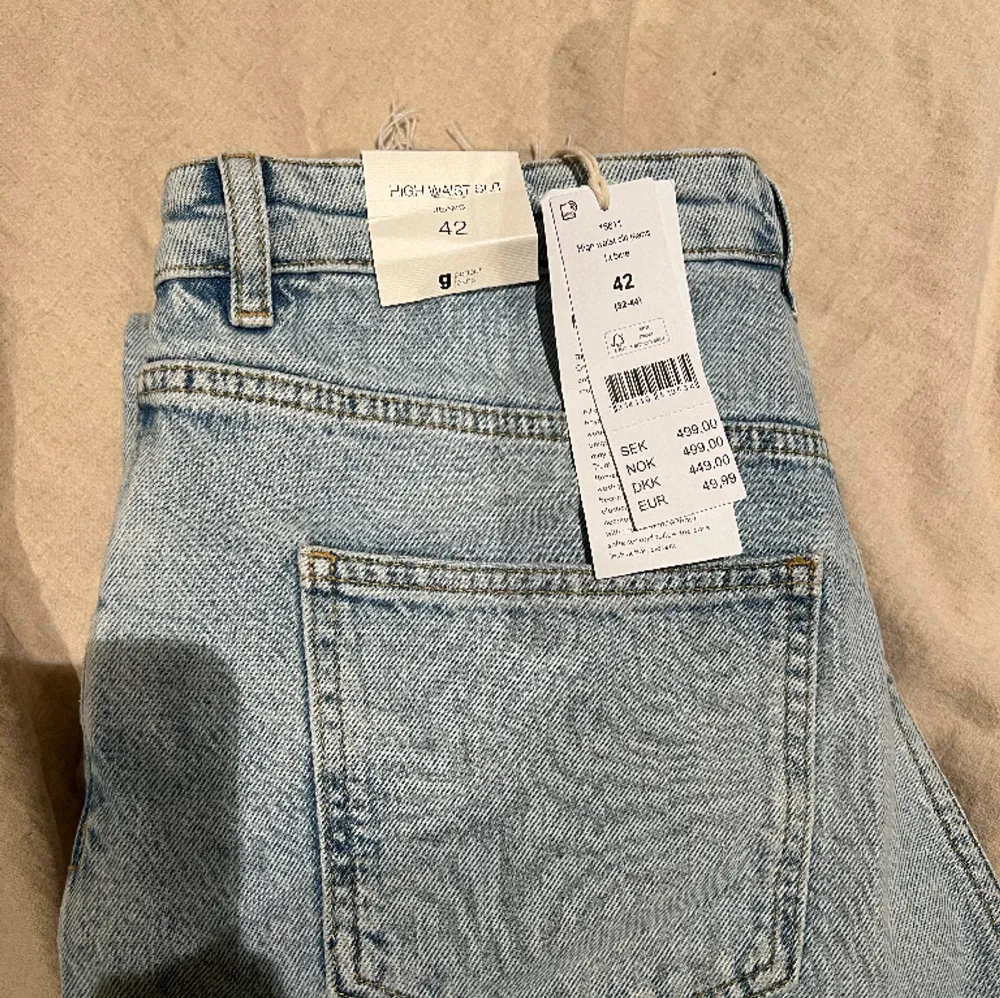Säljer mina oanvända jeans från Gina!! De är aldrig använda då de ej passar.. . Jeans & Byxor.