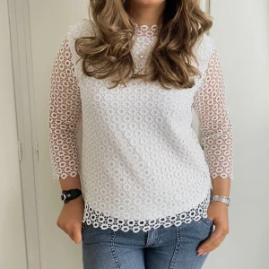 Spets tröja🤍 - Vit spetströja🤍Storlek: 38. Köp direkt vis köp nu knappen<3