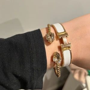 Caroline Svedbom armband - Fint Caroline Svedbom armband. Nypris 699kr 💘