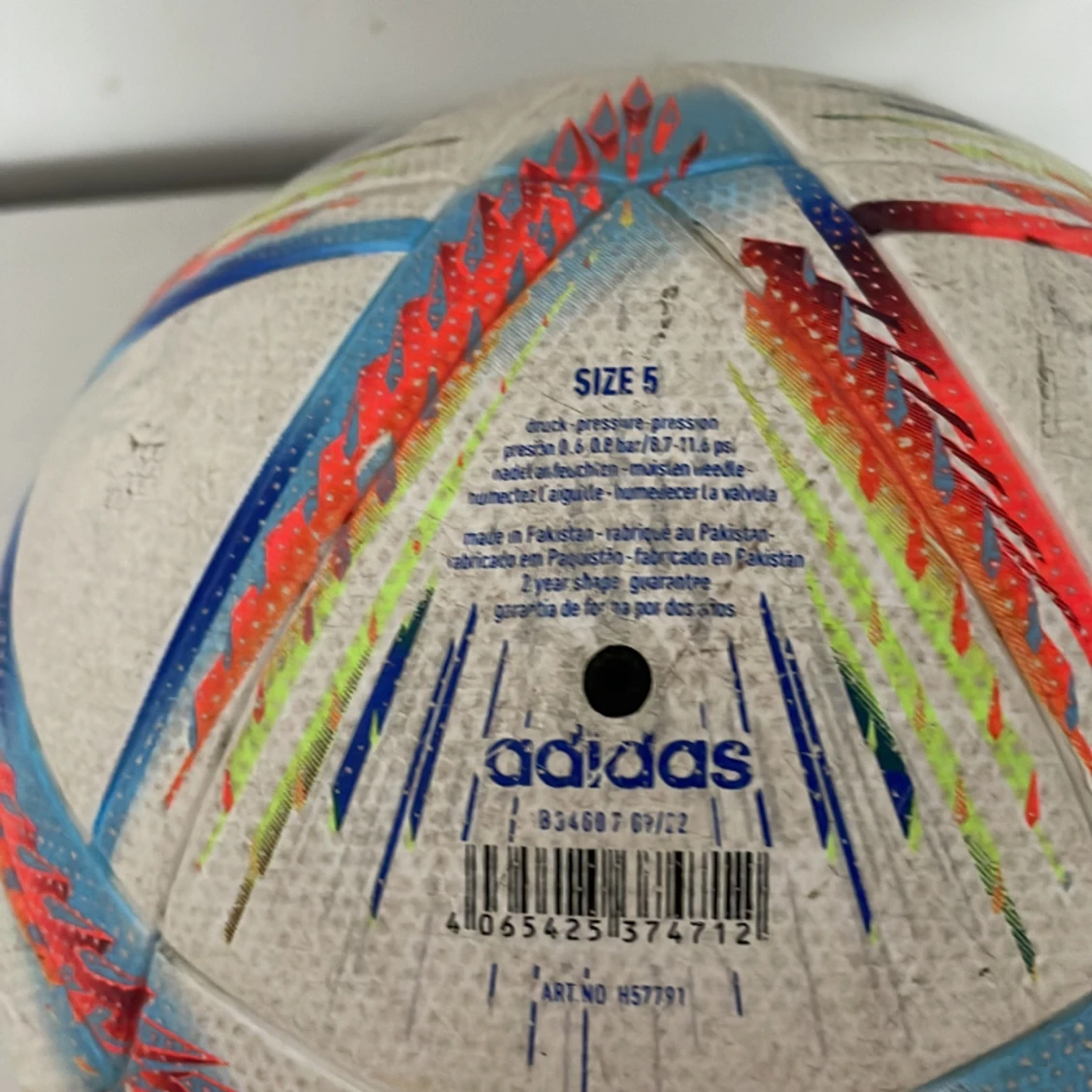 Säljer en World cup boll från 2022 har Använt den i ett halvår - 91