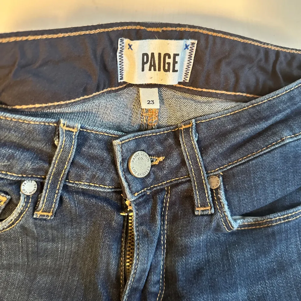 Jättefina jeans from Paige. Nypris 3000kr Inköpta i USA . Jeans & Byxor.